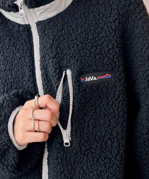 Java(ジャバ)の「《JaVa ジャバコラボ》レトロ×スポーツMIX。JaVaワッペン付き配色ボアブルゾン(ブルゾン・レディース・ブラック/アイボリー/モカ/パープル・LARGE/MEDIUM/X-LARGE)」の19枚目の写真