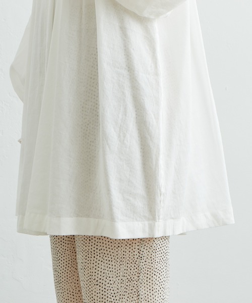 PUAL CE CIN（ピュアルセシン）の「コットンラミーシャーリング2WAYブラウス（シャツ/ブラウス・レディース・チャコールグレー/ライトベージュ/マスタード/オフホワイト・FREE）」の18枚目の写真