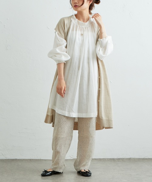 PUAL CE CIN（ピュアルセシン）の「コットンラミーシャーリング2WAYブラウス（シャツ/ブラウス・レディース・チャコールグレー/ライトベージュ/マスタード/オフホワイト・FREE）」の19枚目の写真