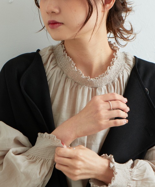 PUAL CE CIN（ピュアルセシン）の「コットンラミーシャーリング2WAYブラウス（シャツ/ブラウス・レディース・チャコールグレー/ライトベージュ/マスタード/オフホワイト・FREE）」の9枚目の写真