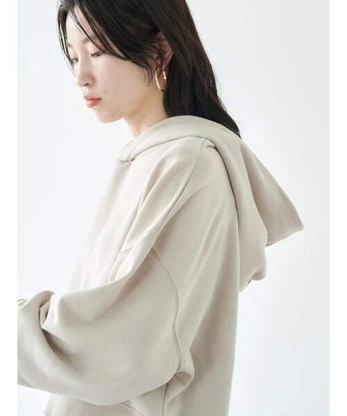 earth music&ecology（アースミュージックアンドエコロジー）の「ショート丈カラーパーカー（パーカー・レディース・ブラック/パープル/グリーン/マスタード/ライトベージュ・FREE）」の11枚目の写真