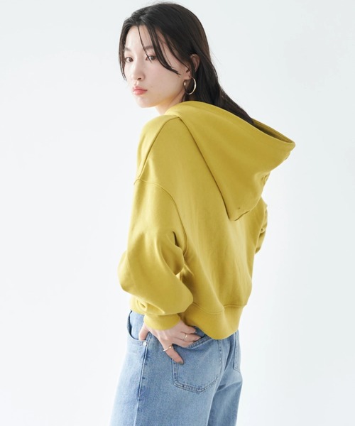 earth music&ecology（アースミュージックアンドエコロジー）の「ショート丈カラーパーカー（パーカー・レディース・ブラック/パープル/グリーン/マスタード/ライトベージュ・FREE）」の5枚目の写真