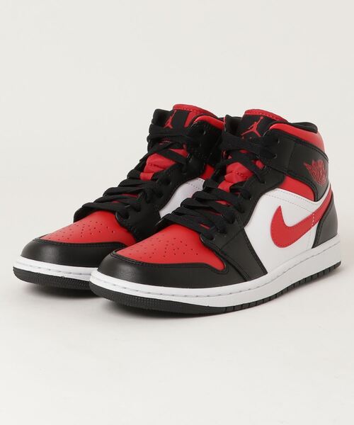 JORDAN BRAND（ジョーダンブランド）の「JORDAN BRAND ジョーダンブランド AIR JORDAN 1 MID エア ジョーダン 1 MID M554724 #079BLACK/FIRER（スニーカー・メンズ・ブラック・25.0cm/25.5cm/26.0cm/26.5cm/27.0cm/27.5cm/28.0cm/28.5cm/29.0cm/30.0cm）」の2枚目の写真
