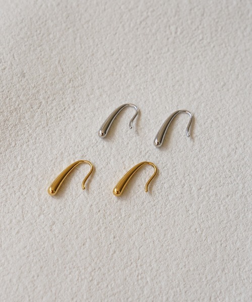 IAMUSE（アイアミューズ）の「金属アレルギー対応　ミニドロップカーブピアス S0764【IAMUSE】（ピアス（両耳用）・レディース・ゴールド/シルバー・FREE）」の2枚目の写真