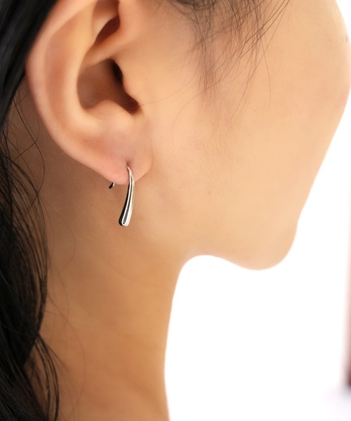 IAMUSE（アイアミューズ）の「金属アレルギー対応　ミニドロップカーブピアス S0764【IAMUSE】（ピアス（両耳用）・レディース・ゴールド/シルバー・FREE）」の9枚目の写真