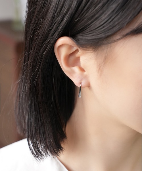 IAMUSE（アイアミューズ）の「金属アレルギー対応　ミニドロップカーブピアス S0764【IAMUSE】（ピアス（両耳用）・レディース・ゴールド/シルバー・FREE）」の10枚目の写真