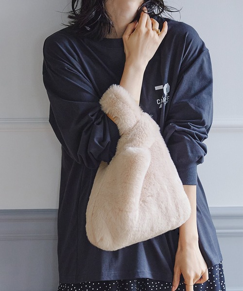 coca（coca）（コカ）の「フェイクファーバッグ（ハンドバッグ・レディース・アイボリー/キャメル/ピンク系その他/チャコール・ONE SIZE）」の2枚目の写真