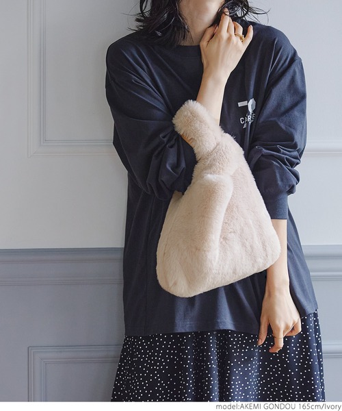 coca（coca）（コカ）の「フェイクファーバッグ（ハンドバッグ・レディース・アイボリー/キャメル/ピンク系その他/チャコール・ONE SIZE）」の6枚目の写真