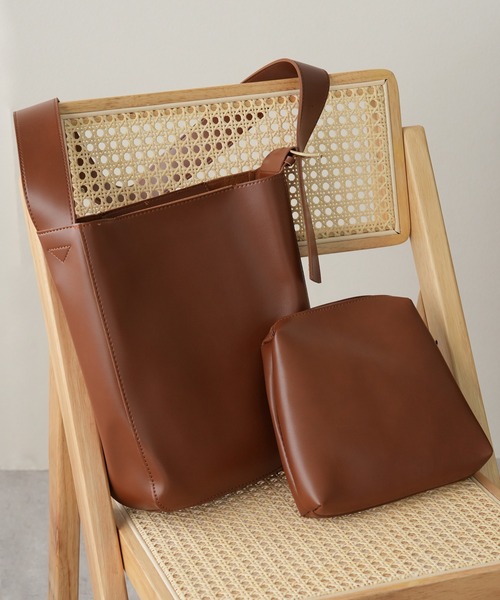 IAMUSE（アイアミューズ）の「ワイドベルトフェイクレザーショルダーバッグ　ポーチセット S0839【IAMUSE】（ショルダーバッグ・レディース・ブラック/ブラウン・FREE）」の2枚目の写真