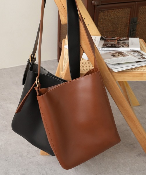 IAMUSE（アイアミューズ）の「ワイドベルトフェイクレザーショルダーバッグ　ポーチセット S0839【IAMUSE】（ショルダーバッグ・レディース・ブラック/ブラウン・FREE）」の8枚目の写真