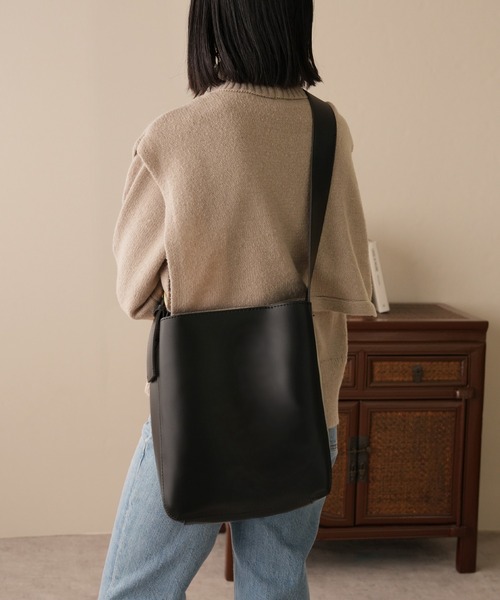 IAMUSE（アイアミューズ）の「ワイドベルトフェイクレザーショルダーバッグ　ポーチセット S0839【IAMUSE】（ショルダーバッグ・レディース・ブラック/ブラウン・FREE）」の15枚目の写真