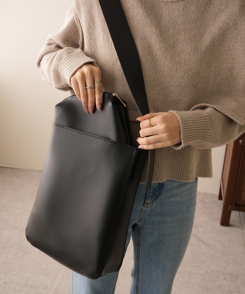 IAMUSE（アイアミューズ）の「ワイドベルトフェイクレザーショルダーバッグ　ポーチセット S0839【IAMUSE】（ショルダーバッグ・レディース・ブラック/ブラウン・FREE）」の9枚目の写真