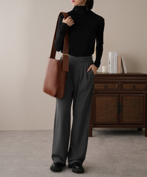 IAMUSE（アイアミューズ）の「ワイドベルトフェイクレザーショルダーバッグ　ポーチセット S0839【IAMUSE】（ショルダーバッグ・レディース・ブラック/ブラウン・FREE）」の3枚目の写真