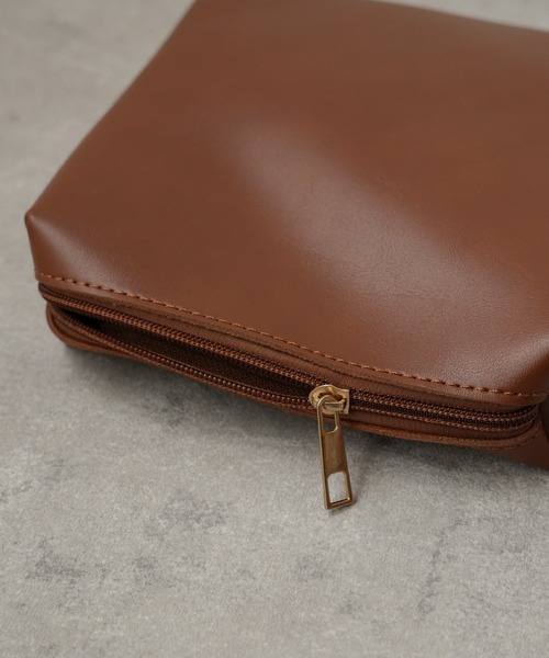 IAMUSE（アイアミューズ）の「ワイドベルトフェイクレザーショルダーバッグ　ポーチセット S0839【IAMUSE】（ショルダーバッグ・レディース・ブラック/ブラウン・FREE）」の19枚目の写真