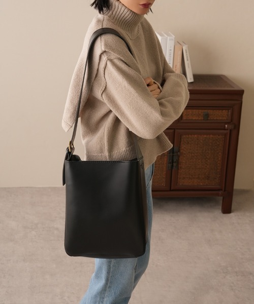 IAMUSE（アイアミューズ）の「ワイドベルトフェイクレザーショルダーバッグ　ポーチセット S0839【IAMUSE】（ショルダーバッグ・レディース・ブラック/ブラウン・FREE）」の13枚目の写真