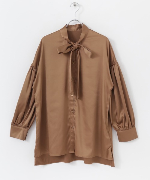 HEYUMM（ヘユム）の「サテンボウタイブラウス（シャツ/ブラウス・レディース・オフホワイト/ライトブラウン/ライトブルー・ONE）」の6枚目の写真
