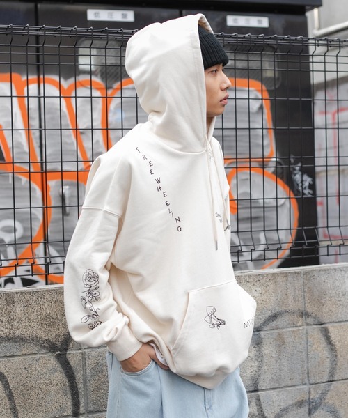 WEGO（ウィゴー）の「WEGO/ヘビーウエイト ラクガキモチーフプルパーカー（スウェット・メンズ・ブラック/アイボリー・MEDIUM/LARGE）」の3枚目の写真