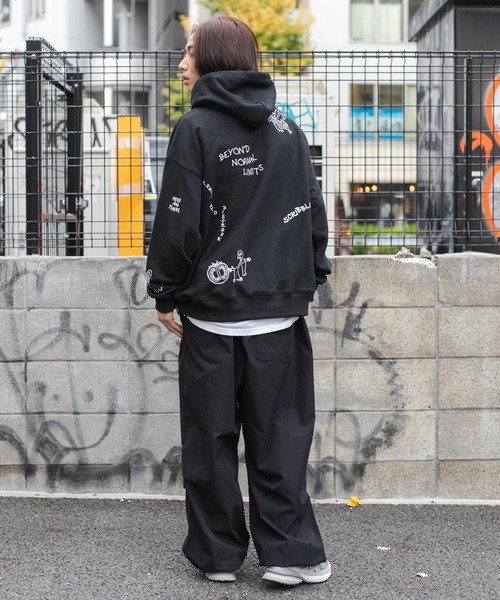 WEGO（ウィゴー）の「WEGO/ヘビーウエイト ラクガキモチーフプルパーカー（スウェット・メンズ・ブラック/アイボリー・MEDIUM/LARGE）」の12枚目の写真