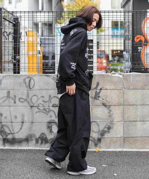 WEGO（ウィゴー）の「WEGO/ヘビーウエイト ラクガキモチーフプルパーカー（スウェット・メンズ・ブラック/アイボリー・MEDIUM/LARGE）」の13枚目の写真