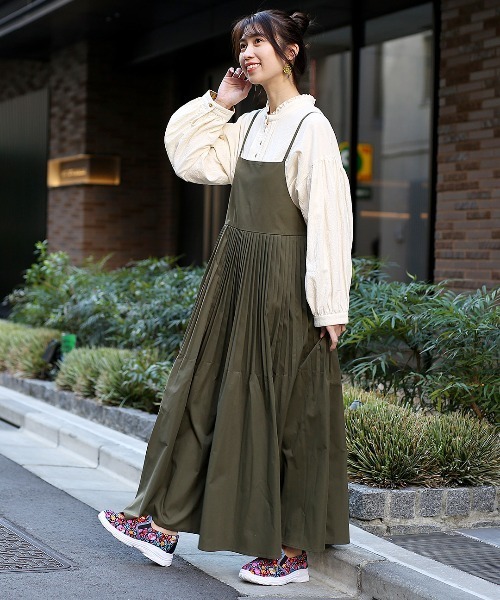 チチカカ（チチカカ）の「メニータックサロペットスカート（ジャンパースカート・レディース・ライトグレー/ブラック/カーキ・FREE）」の11枚目の写真