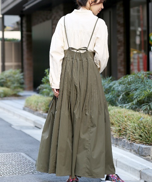 チチカカ（チチカカ）の「メニータックサロペットスカート（ジャンパースカート・レディース・ライトグレー/ブラック/カーキ・FREE）」の17枚目の写真