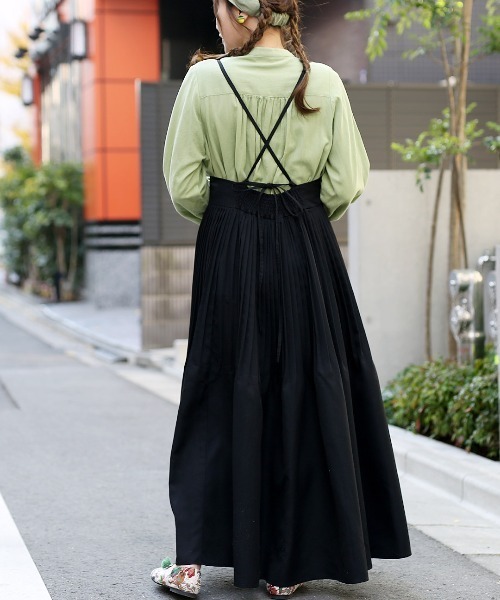 チチカカ（チチカカ）の「メニータックサロペットスカート（ジャンパースカート・レディース・ライトグレー/ブラック/カーキ・FREE）」の4枚目の写真