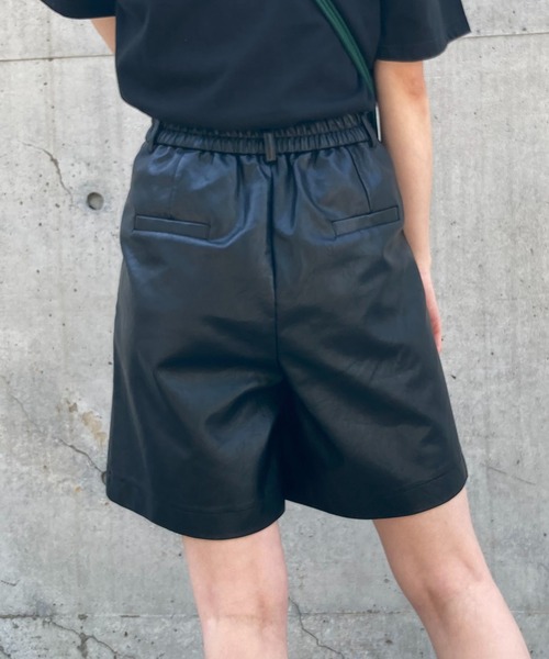 SETUP7（セットアップセブン）の「【SETUP7】PUレザーワンタックショートパンツ KNF　※（その他パンツ・レディース・グリーン/ブラック/ベージュ・S/M）」の11枚目の写真