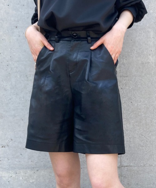 SETUP7（セットアップセブン）の「【SETUP7】PUレザーワンタックショートパンツ KNF　※（その他パンツ・レディース・グリーン/ブラック/ベージュ・S/M）」の12枚目の写真