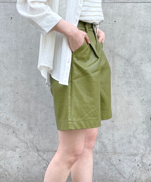 SETUP7（セットアップセブン）の「【SETUP7】PUレザーワンタックショートパンツ KNF　※（その他パンツ・レディース・グリーン/ブラック/ベージュ・S/M）」の6枚目の写真