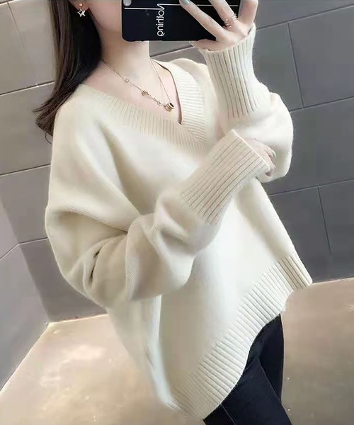 NinaetLina（ニナエリナ）の「Vネックサイドスリットニット（ニット/セーター・レディース・ブラウン/グレー/ベージュ/イエロー/ピンク/ブラック/ホワイト/ブルー・FREE）」の2枚目の写真