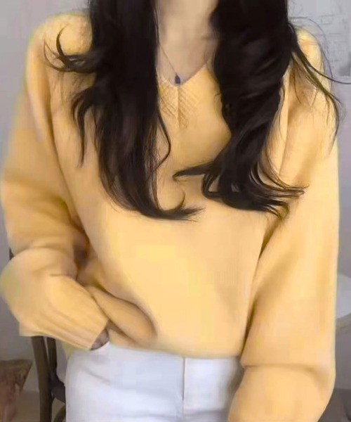 NinaetLina（ニナエリナ）の「Vネックサイドスリットニット（ニット/セーター・レディース・ブラウン/グレー/ベージュ/イエロー/ピンク/ブラック/ホワイト/ブルー・FREE）」の7枚目の写真