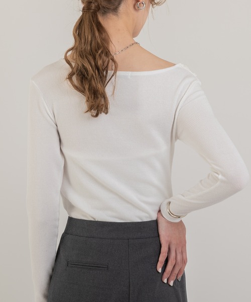 Jeudi(ジュディ)の「オフショルダーティーカラートップス(Tシャツ/カットソー・レディース・ブラック/ネイビー/アイボリー・FREE)」の19枚目の写真