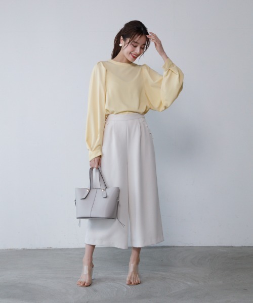 M.deux(エムドゥ)の「タックスリーブブラウス(シャツ/ブラウス・レディース・オフホワイト/イエロー・MEDIUM)」の4枚目の写真