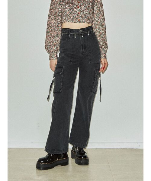 jouetie（ジュエティ）の「カーゴデニム（カーゴパンツ・レディース・ライトブルー/ブラック・SMALL/MEDIUM）」の2枚目の写真