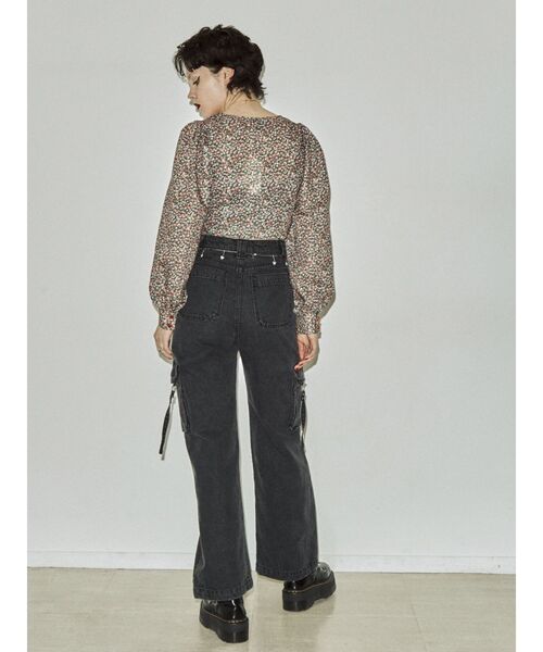 jouetie（ジュエティ）の「カーゴデニム（カーゴパンツ・レディース・ライトブルー/ブラック・SMALL/MEDIUM）」の6枚目の写真