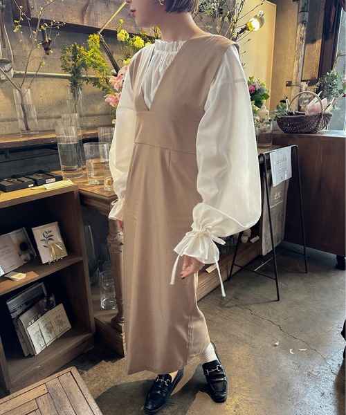 Ambre Neige(アンブルネージュ)の「Vネックジャンパースカート/【WEB/EC限定商品】(ジャンパースカート・レディース・ダークブラウン/ベージュ/ブラック・SMALL/MEDIUM)」の4枚目の写真