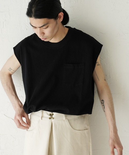 Air Tokyo(エアートウキョー)の「オーバーサイズ ポケット付き フレンチスリーブ カットソー(Tシャツ/カットソー・メンズ・オフホワイト/ブラック/グレイッシュベージュ・MEDIUM/LARGE)」の3枚目の写真