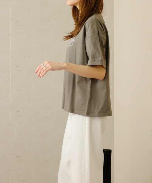 Per sist ence(パーシエンス)の「Per sist ence/パーシエンス ロールアップロゴTシャツ(Tシャツ/カットソー・レディース・オフホワイト/チャコールグレー・FREE)」の11枚目の写真