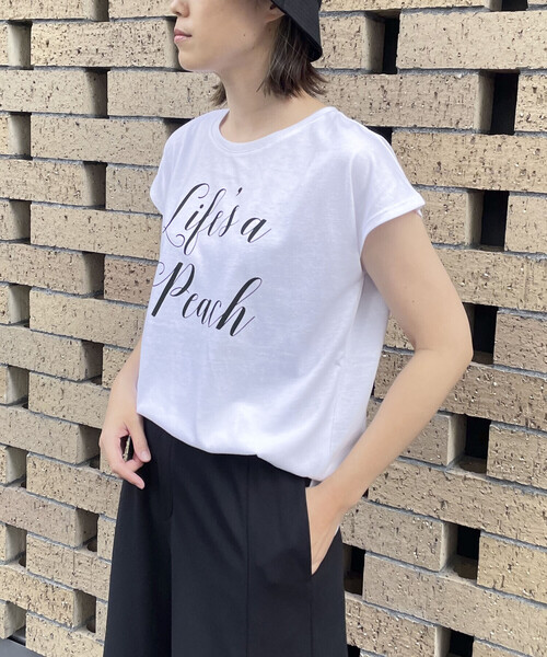 COMME CA ISM(コムサイズム)の「前後 2WAY ロゴプリント Tシャツ(Tシャツ/カットソー・レディース・チャコール/ホワイト/ピンク/ライトグレー・SMALL/MEDIUM/LARGE)」の2枚目の写真