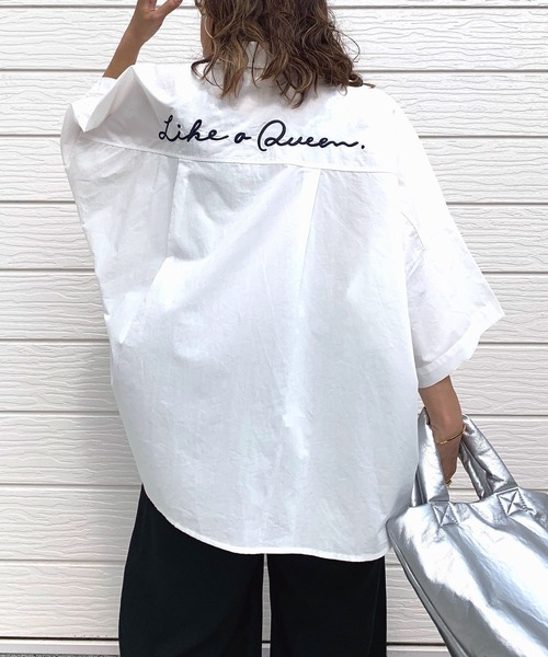 Q（キュー）の「バックロゴシャツ2（シャツ/ブラウス・レディース・ブラック系/オレンジ/ホワイト・MEDIUM）」の2枚目の写真