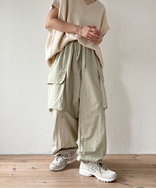wee9s（ウィークス）の「super loose cargo shaka pants / スーパールーズカーゴシャカパンツ（カーゴパンツ・レディース・ブラック/ピンク/アイボリー/ホワイト・FREE）」の11枚目の写真
