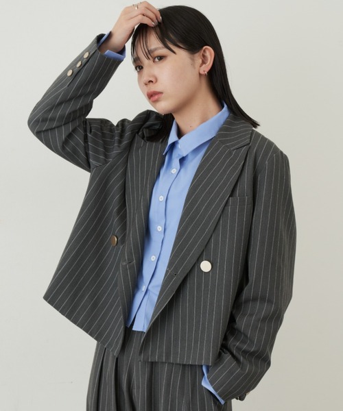 Aunt Marie's（アントマリーズ）の「金ボタンダブルテーラードショート