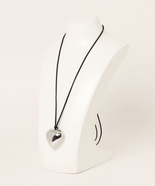 BARELY BLUE（ベアリーブルー）の「【 BARELY BLUE / ベアリーブルー 】 ビッグ ハート コード ネックレス / チョーカー（ネックレス・レディース・シルバー/ゴールド・FREE）」の5枚目の写真