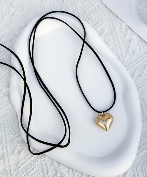 BARELY BLUE（ベアリーブルー）の「【 BARELY BLUE / ベアリーブルー 】 ビッグ ハート コード ネックレス / チョーカー（ネックレス・レディース・シルバー/ゴールド・FREE）」の4枚目の写真