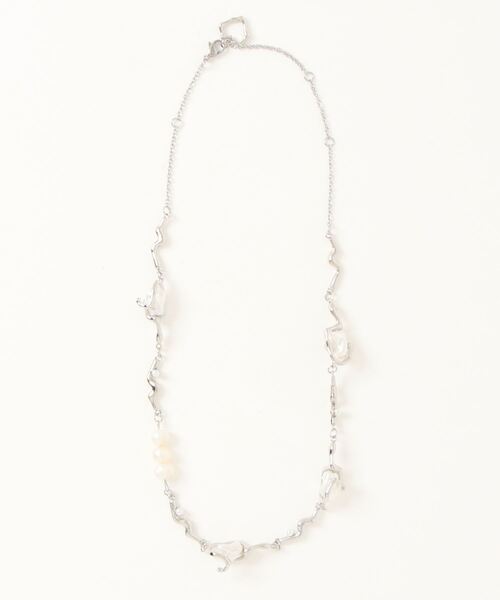 kutir（クティール）の「kutirlune／変形パールモチーフネックレス（ネックレス・レディース・シルバー・FREE）」の6枚目の写真