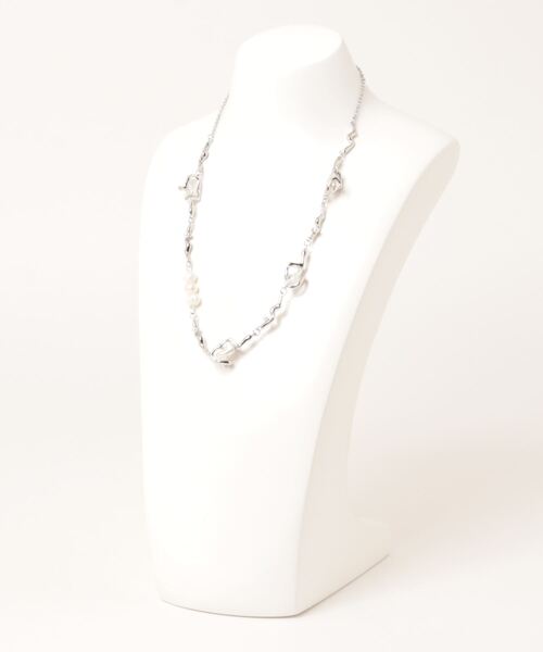 kutir（クティール）の「kutirlune／変形パールモチーフネックレス（ネックレス・レディース・シルバー・FREE）」の7枚目の写真