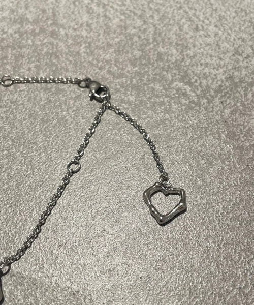 kutir（クティール）の「kutirlune／変形パールモチーフネックレス（ネックレス・レディース・シルバー・FREE）」の5枚目の写真