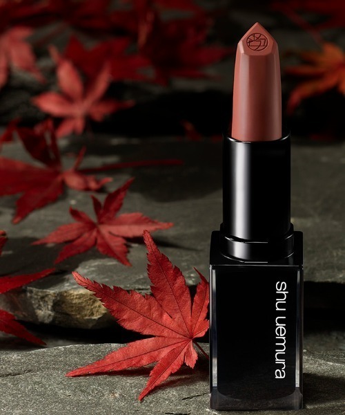 shu uemura(シュウウエムラ)の「ルージュ アンリミテッド キヌマット(口紅/リップティント/グロス・レディース・RD 171 ツバキインスノー/BG 945 ピーチマティーニ/OR 599 タソガレヘイズ/BR 793 フォールンモミジ/BR 781/BG 964 サクラアフターレイン/BG 942 サクラ ティー/OR 543 チル ホウジチャ・FREE)」の2枚目の写真