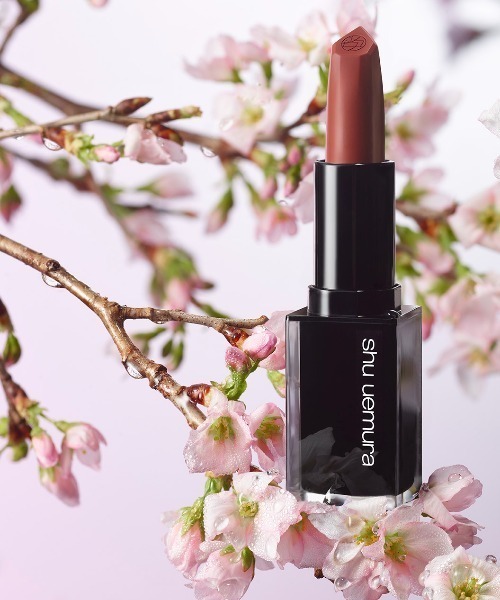 shu uemura(シュウウエムラ)の「ルージュ アンリミテッド キヌマット(口紅/リップティント/グロス・レディース・RD 171 ツバキインスノー/BG 945 ピーチマティーニ/OR 599 タソガレヘイズ/BR 793 フォールンモミジ/BR 781/BG 964 サクラアフターレイン/BG 942 サクラ ティー/OR 543 チル ホウジチャ・FREE)」の5枚目の写真