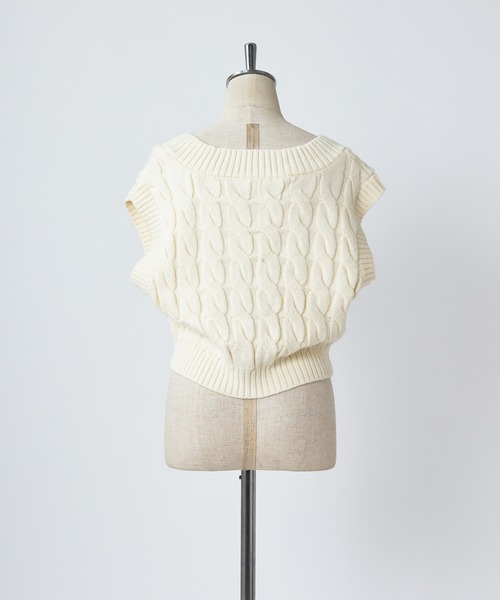 one after another NICE CLAUP（ワンアフターアナザーナイスクラップ）の「ワンポイント刺繍ケーブルニットベスト（ベスト・レディース・アイボリー/グレー/ネイビー・FREE）」の18枚目の写真